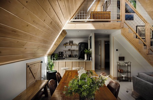 Wardensville Cabina | Lost River Blackbird A-Frame Cabin: hot tub + wifi