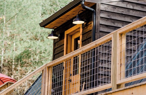 Wardensville Cabina | Lost River Blackbird A-Frame Cabin: hot tub + wifi