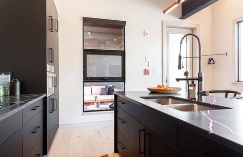 Stratford Apartamento | Lot 44: Wood Forbes Unit 5 (King + Fireplace)
