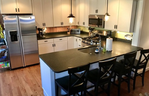 Black Mountain Casa | Muchos lujos en el corazón de Montreat: cocina gourmet, HVAC, WIFI, gas FP