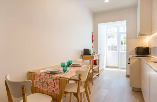 Beato Apartamento | Lots of sun and a Private Garden at Beato