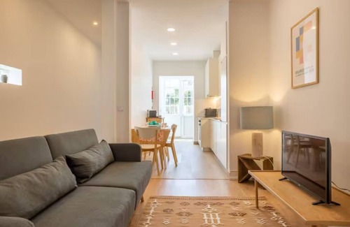 Beato Apartamento | Lots of sun and a Private Garden at Beato