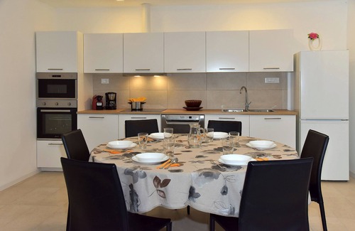 Padenghe sul Garda Apartamento | Lotus | Garda Bloom Holiday Apartments at Lake Garda