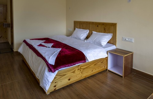 Burwa Cama Y Desayuno | Lotus House Mountain View private room with Front Balcony with river View