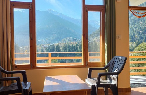 Burwa Cama Y Desayuno | Lotus House Mountain View private room with Front Balcony with river View