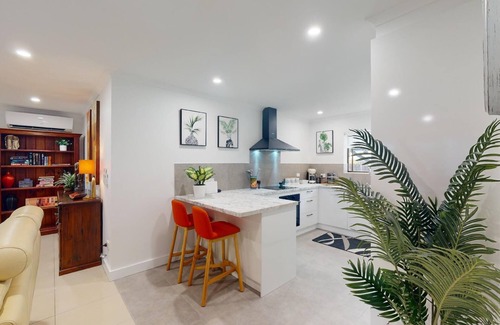 Caboolture South Casa | LOTUS LANDING - ENTERTAINMENT PLUS!
