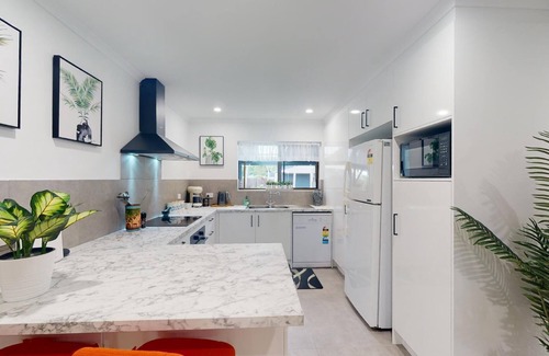 Caboolture South Casa | LOTUS LANDING - ENTERTAINMENT PLUS!