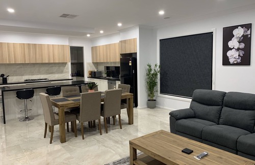 Mickleham Casa | LOTUS VILLA FREE WI-FI - CLOSE TO THE AIRPORT