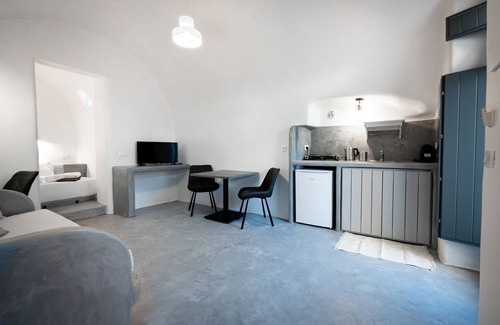 Finikia Casa | Lotza Studios
