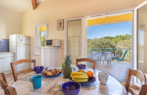 Le Brusc Apartamento | Lou Mazet by Interhome
