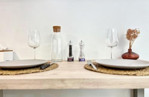Miramas le Vieux Apartamento | Lou Miradou 2 - Vieux village médiéval, Cosy, Clim, 2 personnes