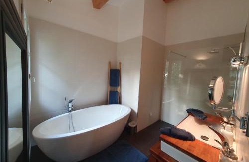 Est Casa | Lou Pantai, House, 5 bedrooms, 8 people, Pool, Large garden, 4km from AIX EN PROVENCE