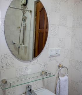 East Legon Hotel | Lou Ralph Hotel