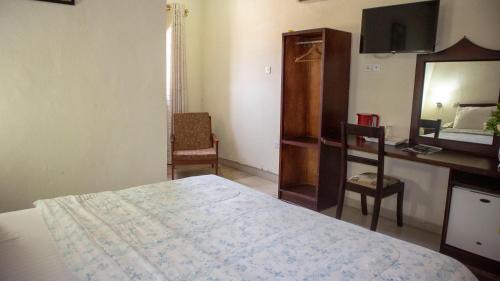 East Legon Hotel | Lou Ralph Hotel