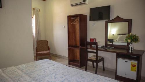 East Legon Hotel | Lou Ralph Hotel