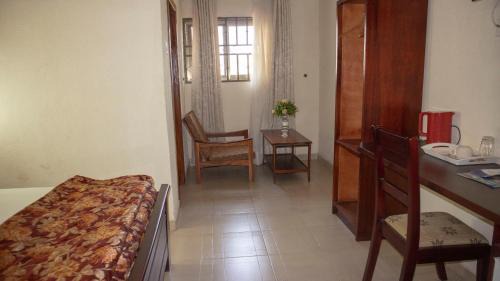 East Legon Hotel | Lou Ralph Hotel