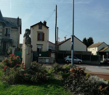 Mantes-la-Jolie Cama Y Desayuno | LOUE STUDIO PROPRE !, Endroit très calme, à 5 minutes gare mantes la jolie,