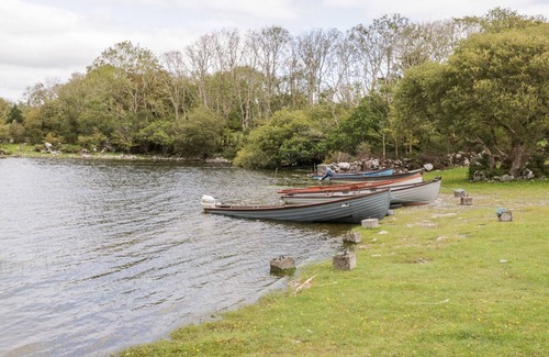 Neale Cabaña | LOUGH MASK ROAD FISHING COTTAGE in Ballinrobe, County Mayo