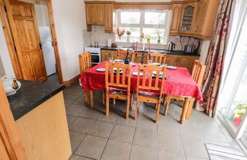 Neale Cabaña | LOUGH MASK ROAD FISHING COTTAGE in Ballinrobe, County Mayo