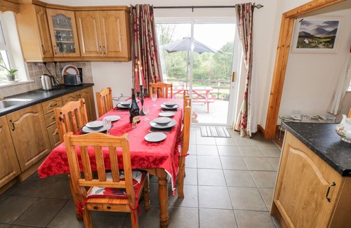 Neale Cabaña | LOUGH MASK ROAD FISHING COTTAGE in Ballinrobe, County Mayo