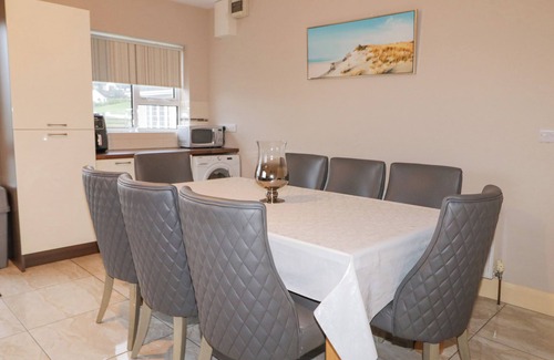 Loughanure Casa | LOUGHANURE LAKE VIEW, pet friendly in Loughanure, County Donegal