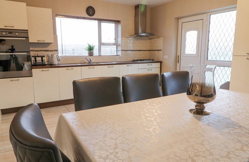 Loughanure Casa | LOUGHANURE LAKE VIEW, pet friendly in Loughanure, County Donegal