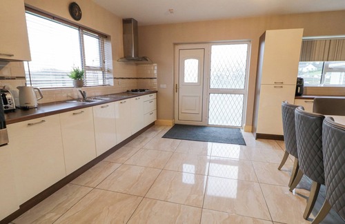 Loughanure Casa | LOUGHANURE LAKE VIEW, pet friendly in Loughanure, County Donegal