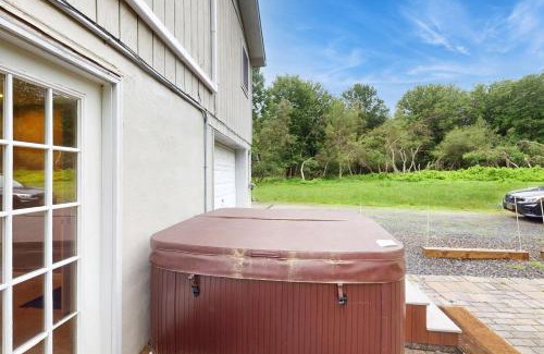 Long Pond Casa | Lounging in Long Pond