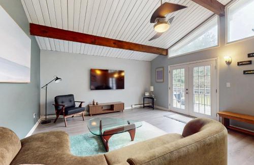 Long Pond Casa | Lounging in Long Pond