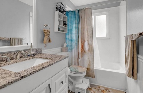 Southeast Colorado Springs Casa | Lovable Longfellow *12 minutes from airport*