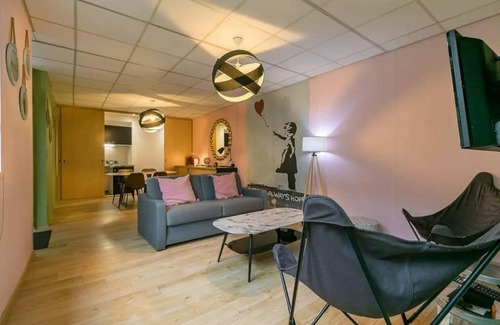 Faubourg Sud Apartamento | LOVE BALLON Élégant Cabinet d'architecte reconfiguré tout en douceur climatisé avec terrasse proche Centre Ville Gare Cité Gastronomique