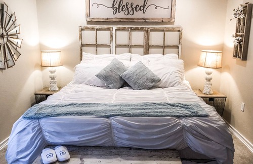 Fort Worth Casa | ¡El amor crece MEJOR en espacios pequeños!
