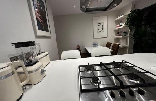 Abbey Casa | Love in the Heart of Wimbledon