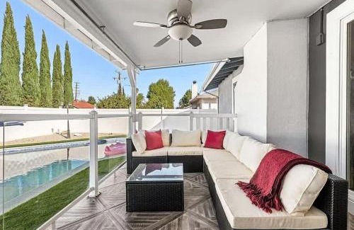 West Hills Casa | Love & LuxuryHeart Shaped Pool Paradise