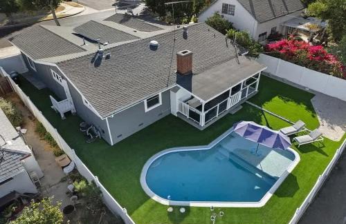 West Hills Casa | Love & LuxuryHeart Shaped Pool Paradise
