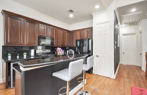Woodlake - Briar Meadow Casa | Love&Mystique Getaway in Galleria w/ Pool /Sleeps12!