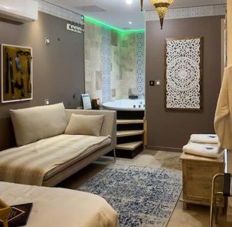 Saint-Rambert-d'Albon Apartamento | Love Room 1001 nuits & Balnéo