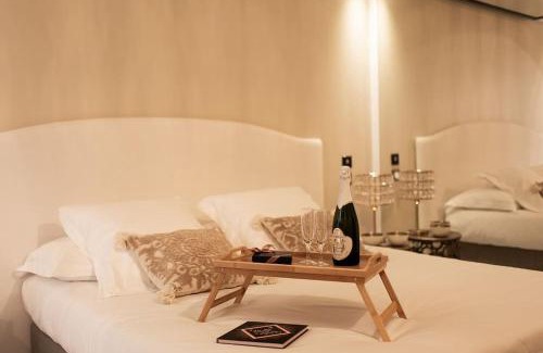 Saint-Rambert-d'Albon Apartamento | Love room Dubaï & Balnéo