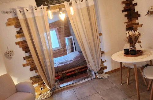 Roquevaire Cama Y Desayuno | Love Room Les dessous du Garlaban
