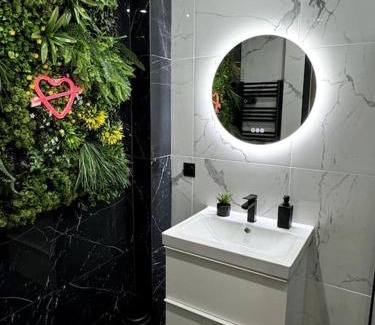 Saint-Ouen-l'Aumone Apartamento | Love Room, Luna Spa