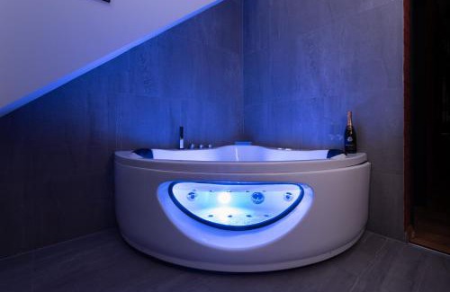 Gare Apartamento | LOVE ROOM - Luxembourg