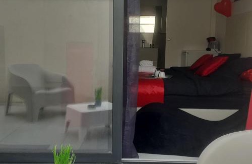 Tremblay-en-France Hotel | Love Room Sensuelle