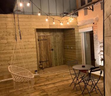 Saint-Chamond Apartamento | Love Room, studio Woody Spa , Balnéo