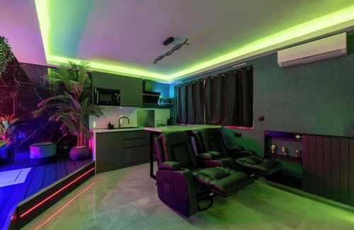 Le Busca Apartamento | Love room Toulouse (luxury suite, private spa, massage seats...)