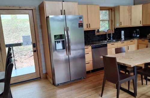 Almond Cabina | Love's Lane - Secluded Couples' Getaway
