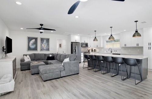 Foley Casa | Love Shack in Foley/ Hot Tub / Modern Cozy
