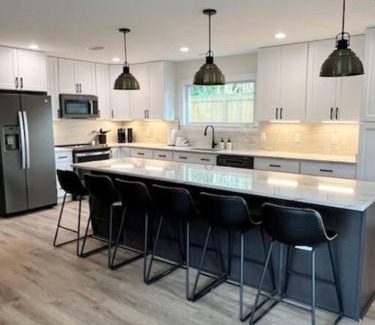 Foley Casa | Love Shack in Foley/Hot Tub/Modern Cozy