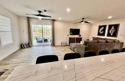 Foley Casa | Love Shack in Foley/Hot Tub/Modern Cozy