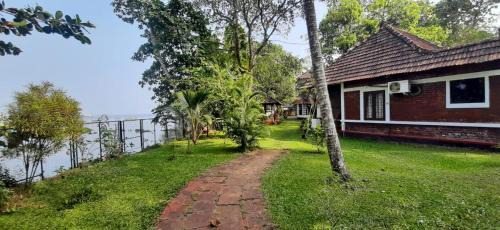 Andhakaranazhy Casa | Lovedale Lakeside Homestay