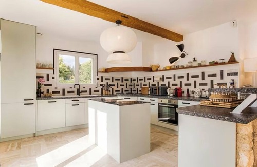 Saint-Etienne-la-Thillaye Casa | Lovely spacious villa with sauna pool and garden